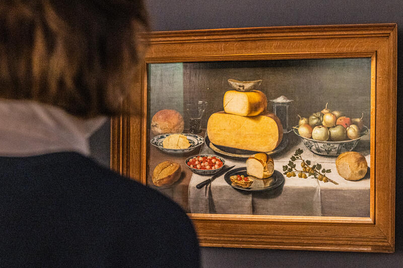 s:123:"Themenfoto: Niederländisches Stillleben von Flos van Schooten in einer Ausstellung des LVR-Landesmuseums Bonn im Jahr 2022";