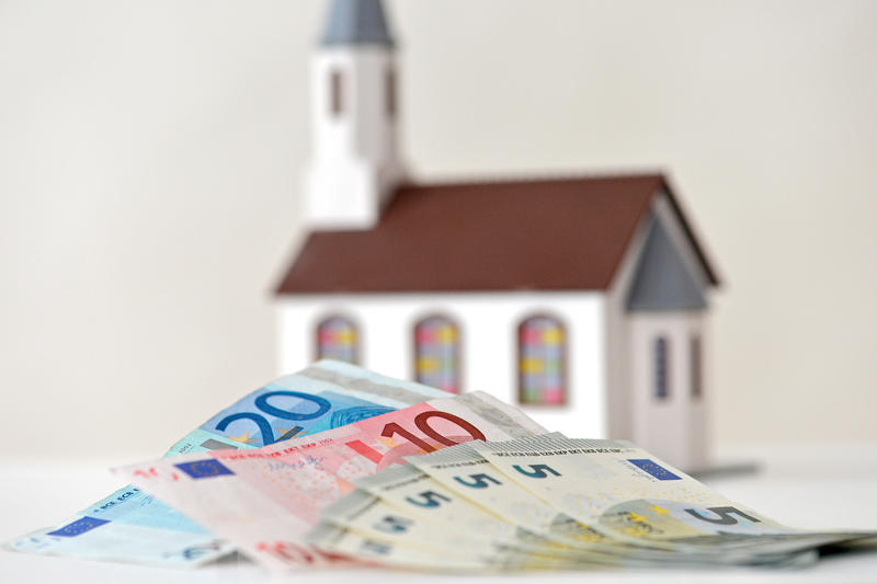 s:15:"Geld und Kirche";
