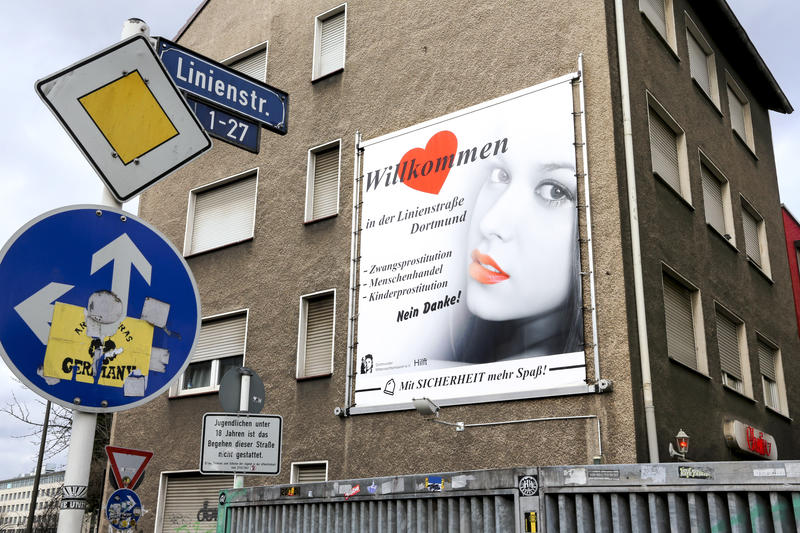 s:73:"Plakat der Dortmunder Mitternachtsmission gegen Prostitution (Archivbild)";