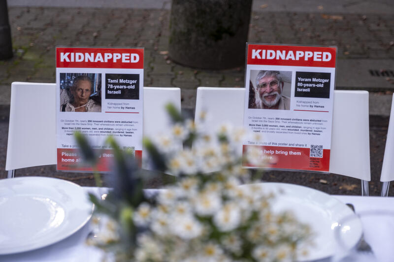 s:124:"Die Hamas hatte am 7. Oktober 2023 in Israel etwa 1.200 Menschen getötet und mehr als 240 in den Gaza-Streifen verschleppt.";