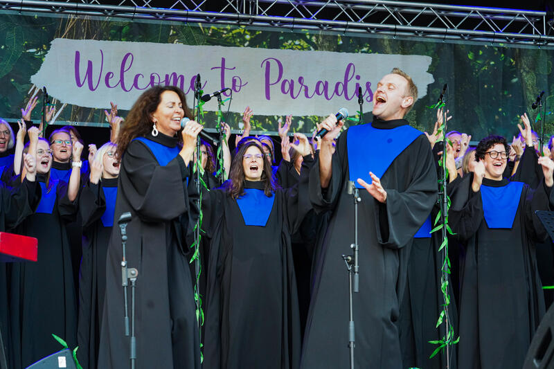 s:76:"Eröffnung des Internationalen Gospel-Kirchentags in Essen am 13. September.";