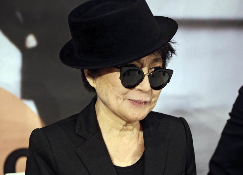 s:34:"Yoko Ono im Jahr 2013 in Frankfurt";