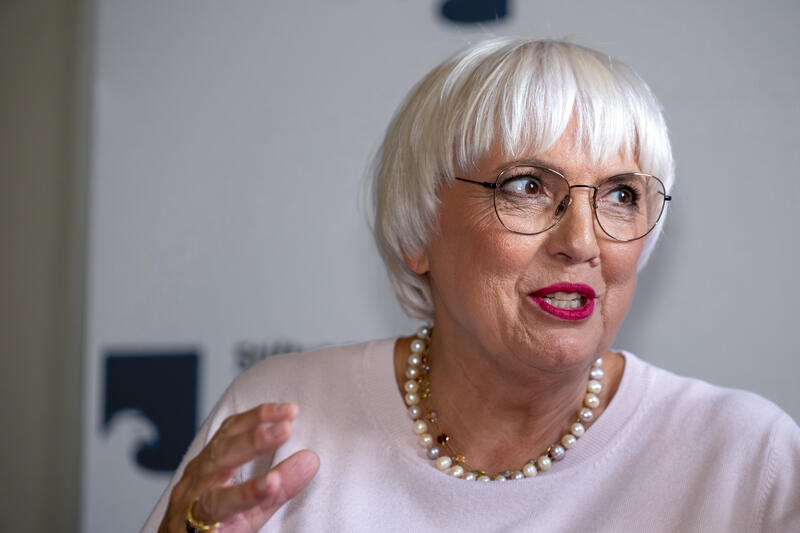 s:12:"Claudia Roth";