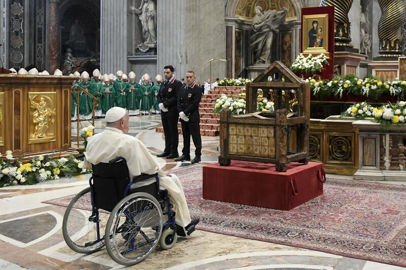 s:67:"Papst Franziskus bei der Abschlussmesse zur Weltsynode im Petersdom";