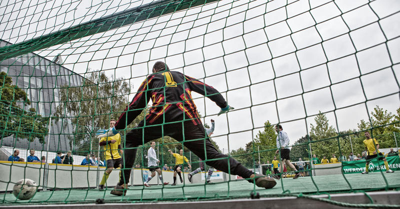 s:72:"Urteil zu Gebühren für Fußballclubs stößt auf Zustimmung und Kritik";