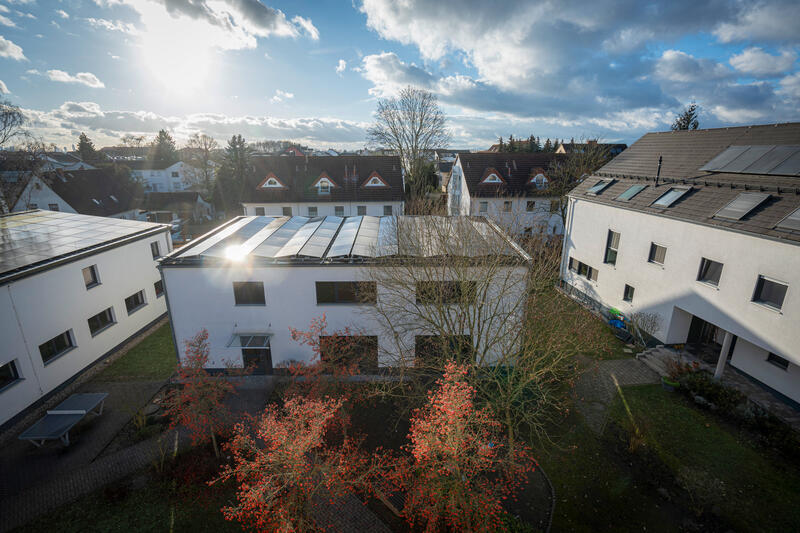 s:160:"Photovoltaik-Anlagen auf den Dächern des evangelischen Kinderheims der Reinhard von den Velden’sche Stiftung "Kinderheimat Reinhardshof" in Frankfurt am Main";