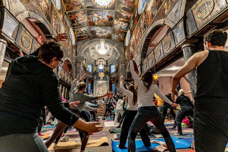 s:62:"Yoga-Gottesdienst in der evangelischen Unionskirche in Idstein";