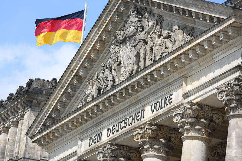 s:28:"Reichstagsgebäude in Berlin";