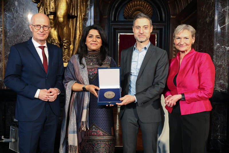 s:60:"Buber-Rosenzweig-Medaille an Ehepaar Mendel/Cheema verliehen";