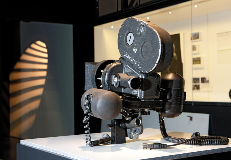 s:76:"Themenbild: Arriflex-Filmkamera im Deutschen Filmmuseum in Frankfurt am Main";