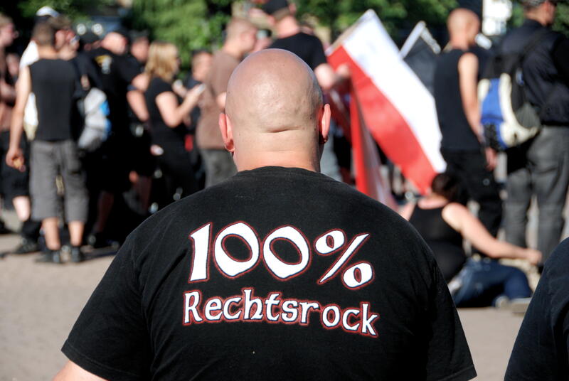 s:18:"Rechtsrock-Konzert";